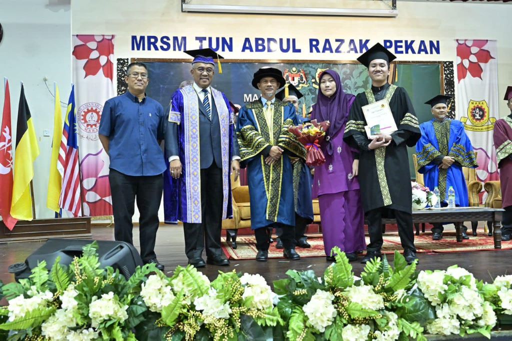 Pelajar MRSM TAR Terima Anugerah Kecemerlangan Akademik UMPSA | UMPSA News